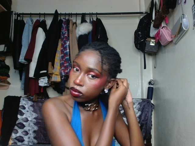 Boughie-birdy live cam on BongaCams