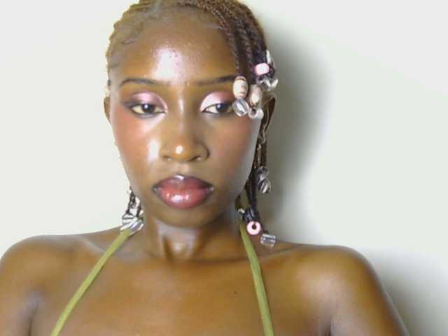 Boughie-birdy live cam on BongaCams