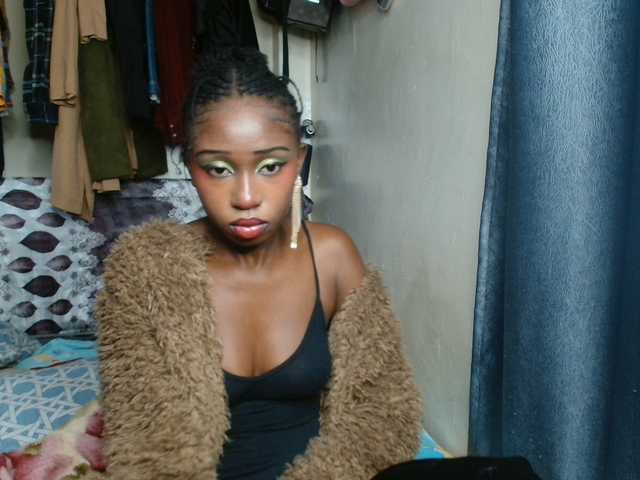 Boughie-birdy live cam on BongaCams
