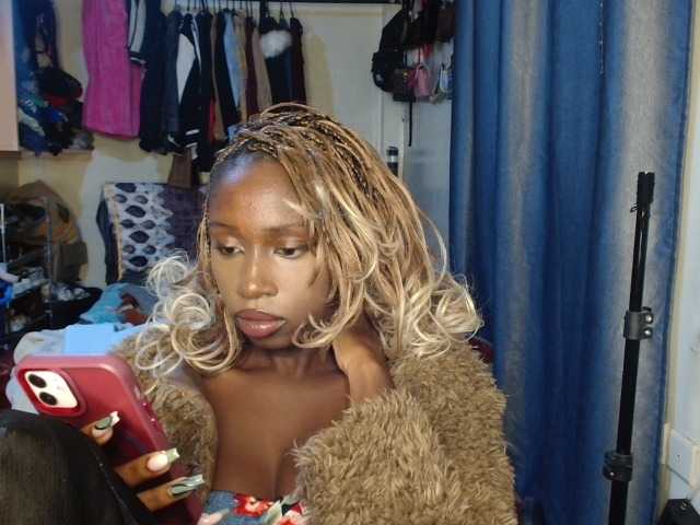 Boughie-birdy live webcam show