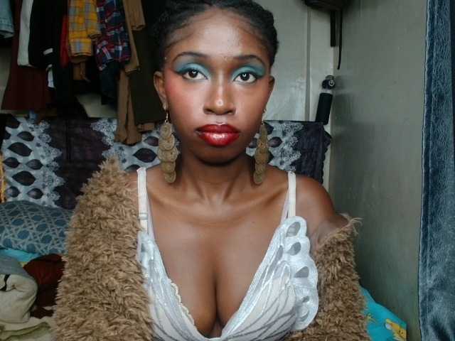 Boughie-birdy live cam on BongaCams