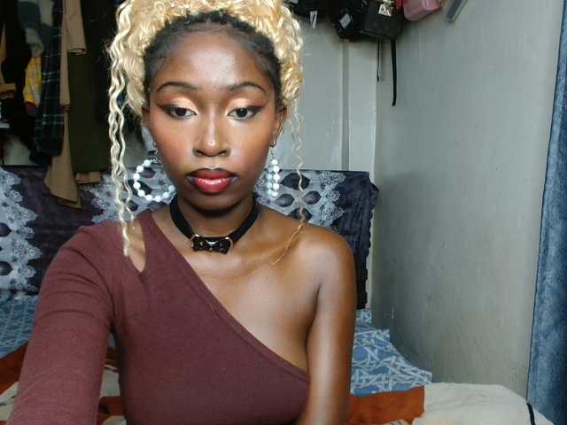 Boughie-birdy live cam on BongaCams