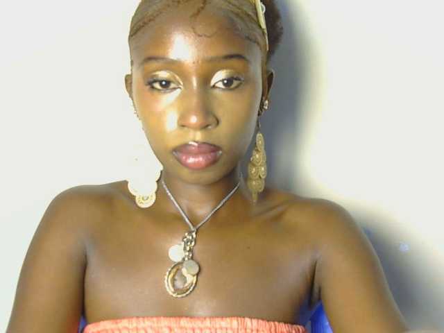 Boughie-birdy live cam on BongaCams