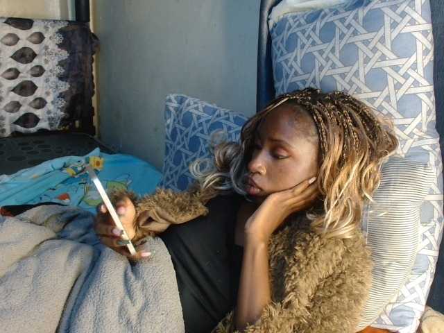 Boughie-birdy live webcam show