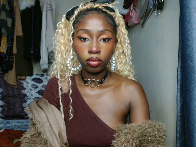 Boughie-birdy live cam on BongaCams