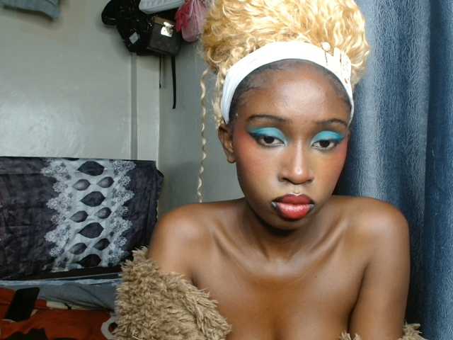 Boughie-birdy live cam on BongaCams