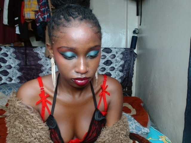 Boughie-birdy live cam on BongaCams