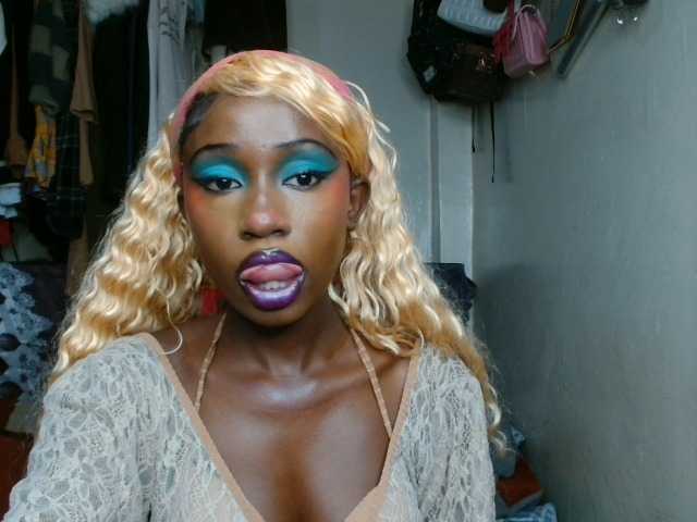 Boughie-birdy live cam on BongaCams