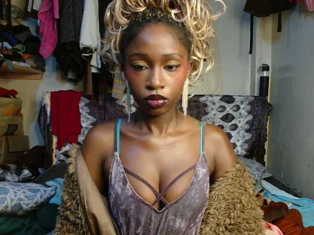 Boughie-birdy live cam on BongaCams
