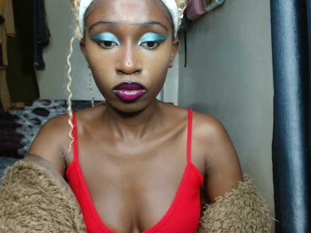 Boughie-birdy live cam on BongaCams