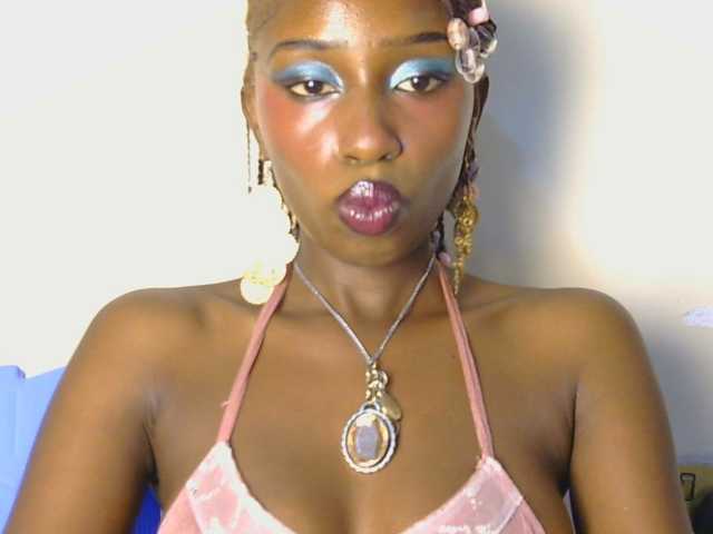 Boughie-birdy live cam on BongaCams