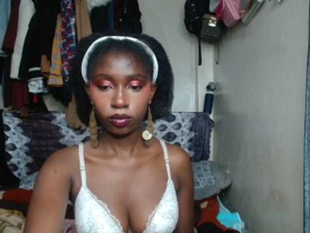 Boughie-birdy live cam on BongaCams