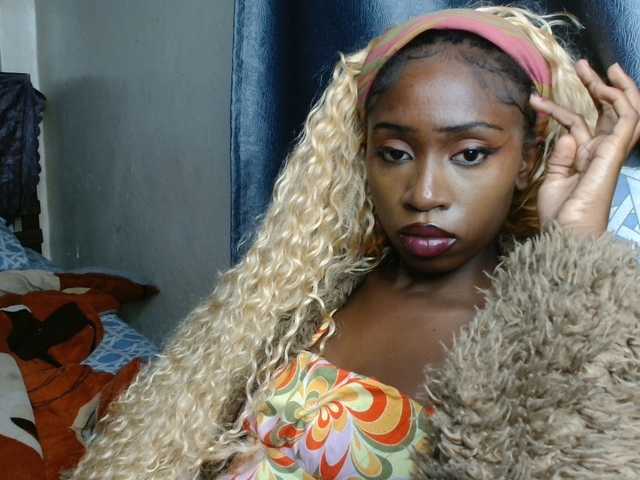 Boughie-birdy live cam on BongaCams