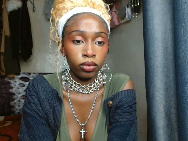 Boughie-birdy live cam on BongaCams