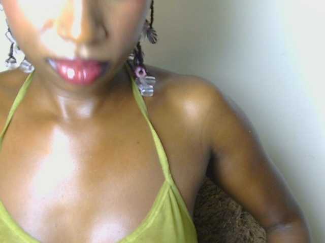 Boughie-birdy live cam on BongaCams