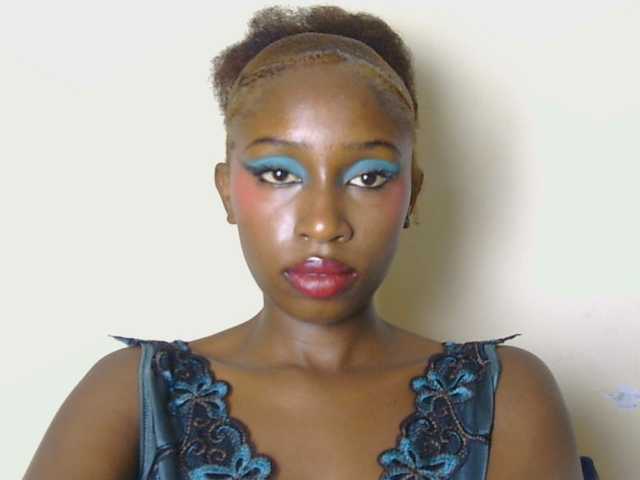 le modèle Boughie-birdy est en webcam porno dans un show sur le site bongacams, il possède les tags suivants: Ebony,Redhead,Shaved
