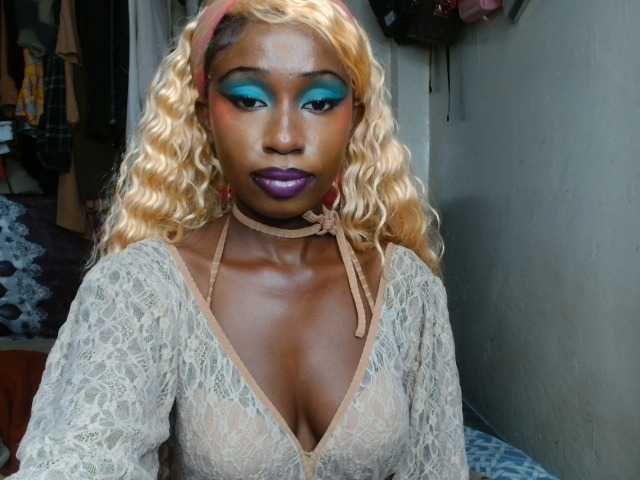 Boughie-birdy live cam on BongaCams