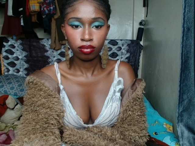 Boughie-birdy live cam on BongaCams