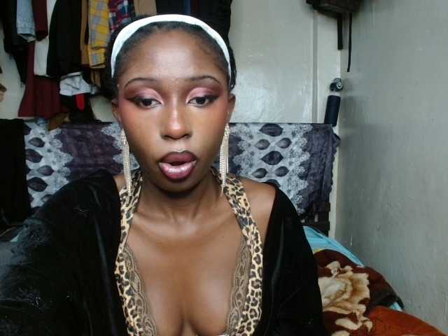 Boughie-birdy live cam on BongaCams