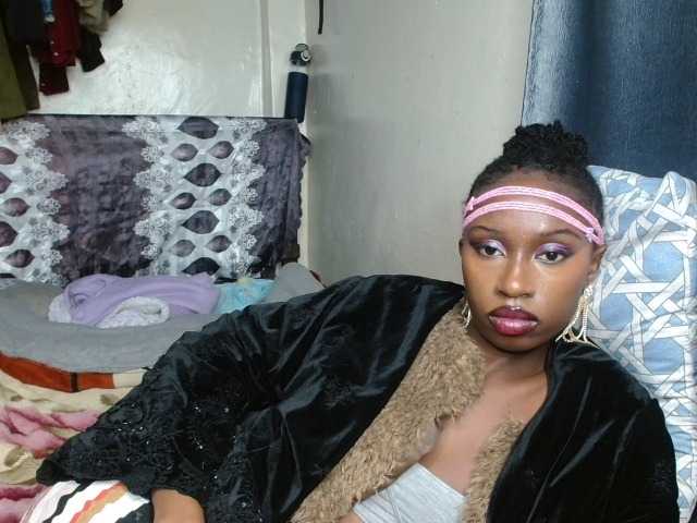 Boughie-birdy live cam on BongaCams