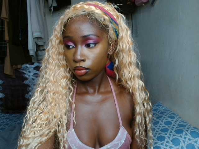 Boughie-birdy live cam on BongaCams