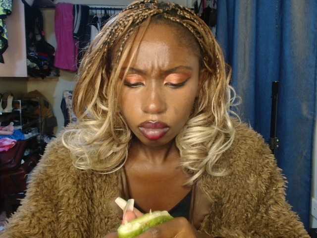Boughie-birdy live webcam show