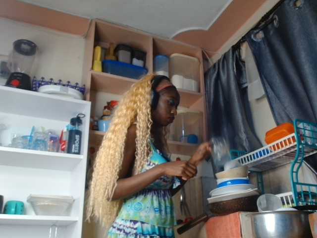 Boughie-birdy live cam on BongaCams