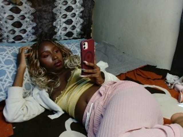 Boughie-birdy live cam on BongaCams