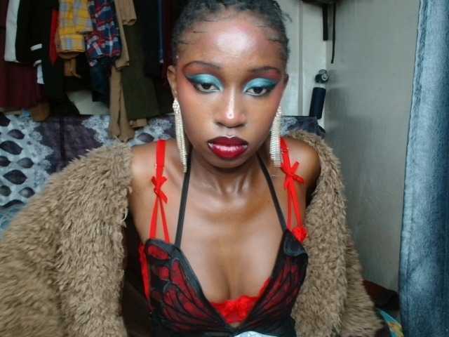 Boughie-birdy live cam on BongaCams