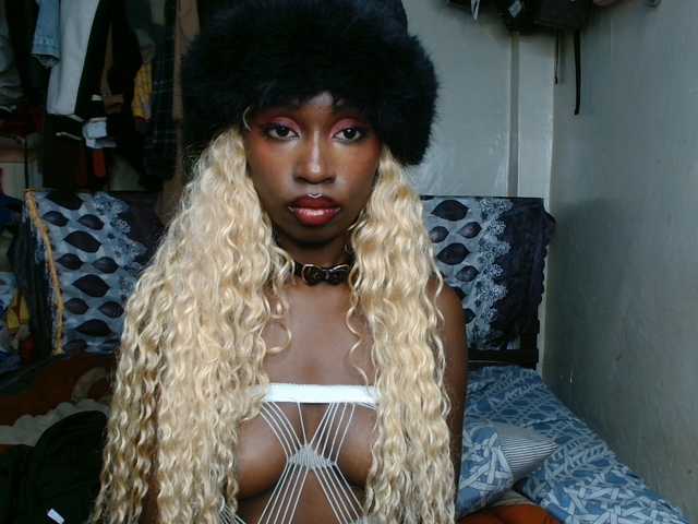 Boughie-birdy live cam on BongaCams