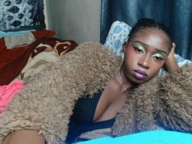 Boughie-birdy live cam on BongaCams