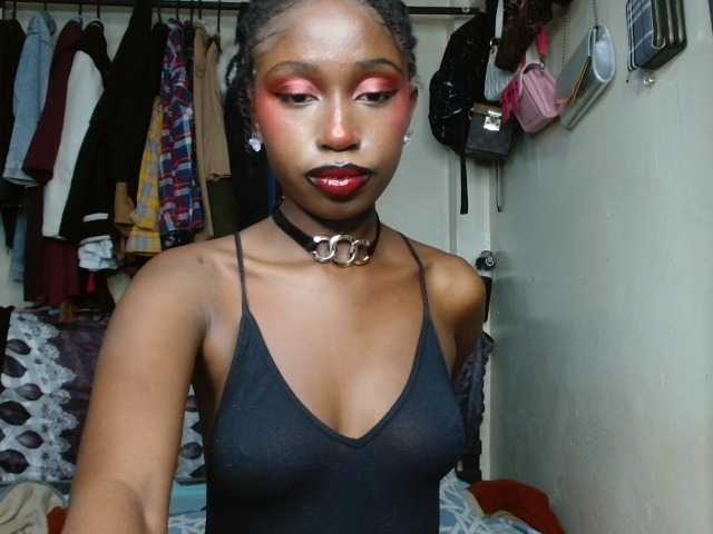 Boughie-birdy live cam on BongaCams