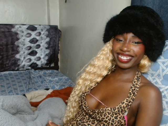 Boughie-birdy live cam on BongaCams
