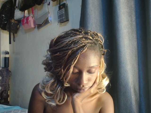 Boughie-birdy live webcam show
