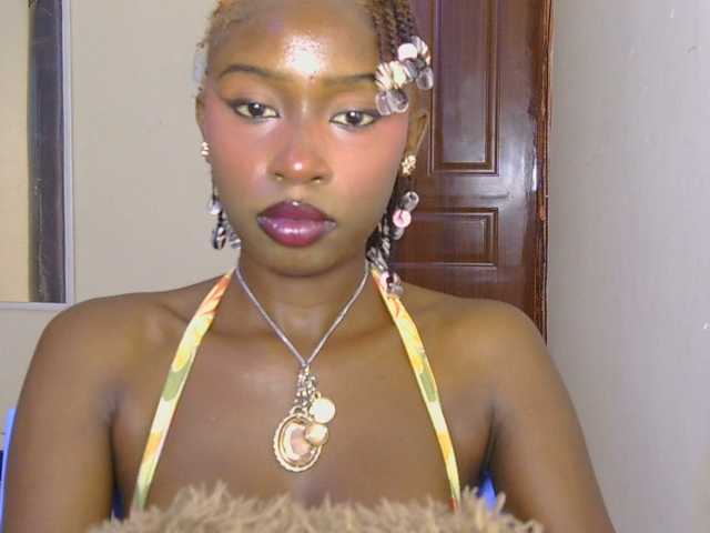 Boughie-birdy live cam on BongaCams