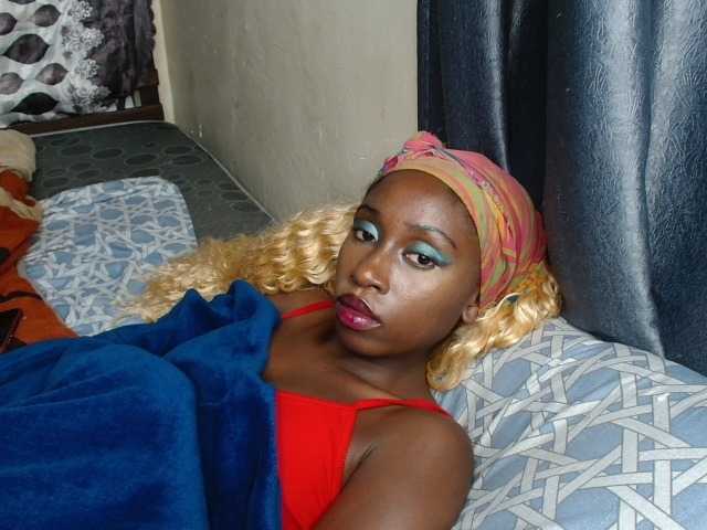 Boughie-birdy live cam on BongaCams