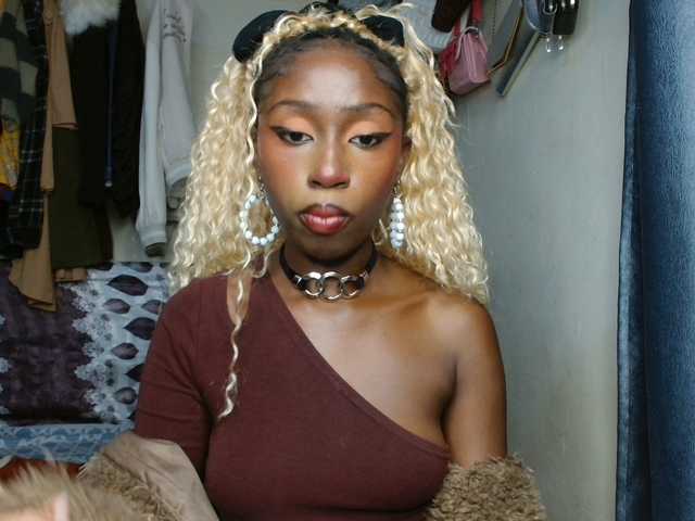 Boughie-birdy live cam on BongaCams