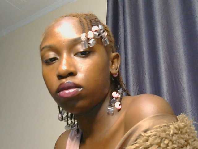 Boughie-birdy live cam on BongaCams