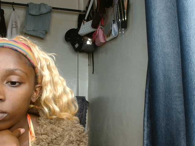 Boughie-birdy — live female cam
