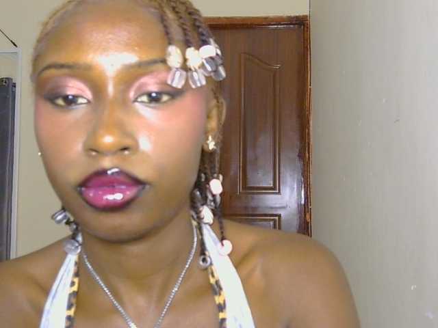 Boughie-birdy live cam on BongaCams