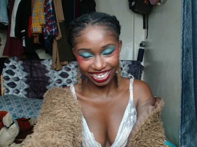 Boughie-birdy live cam on BongaCams