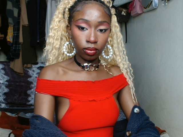 Boughie-birdy live cam on BongaCams