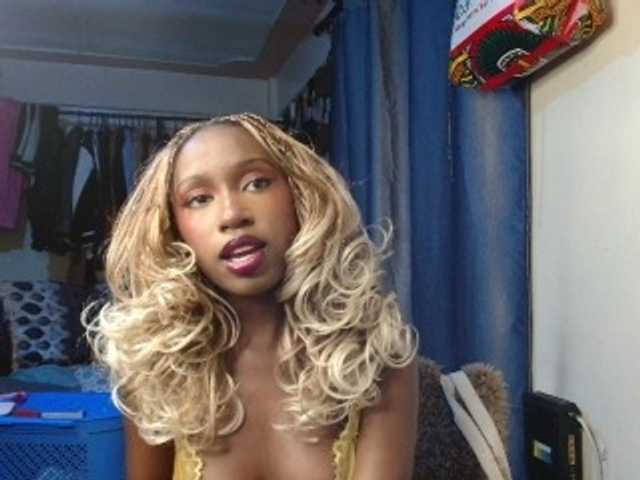 Boughie-birdy live cam on BongaCams