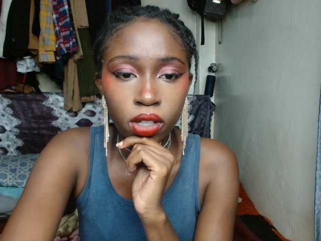 Boughie-birdy live cam on BongaCams