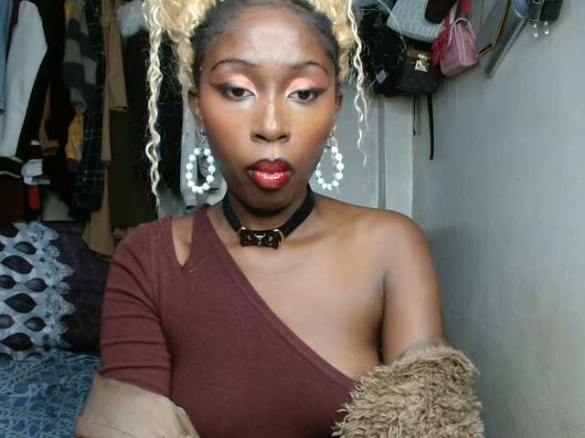 Boughie-birdy live cam on BongaCams