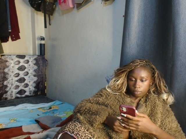 Boughie-birdy live webcam show