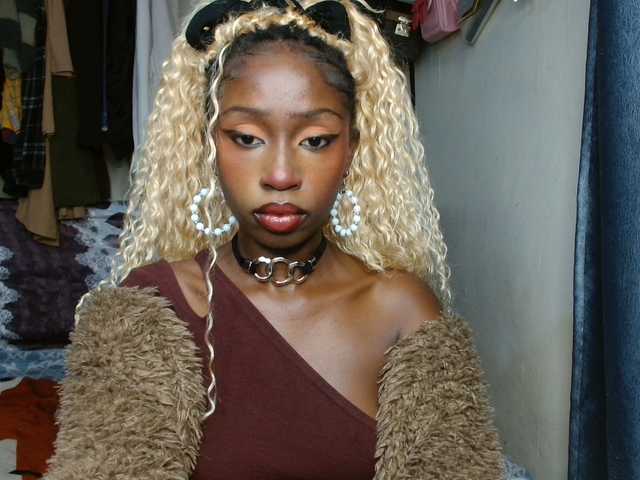 Boughie-birdy live cam on BongaCams