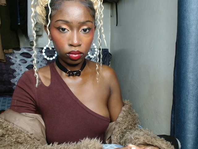 Boughie-birdy live cam on BongaCams