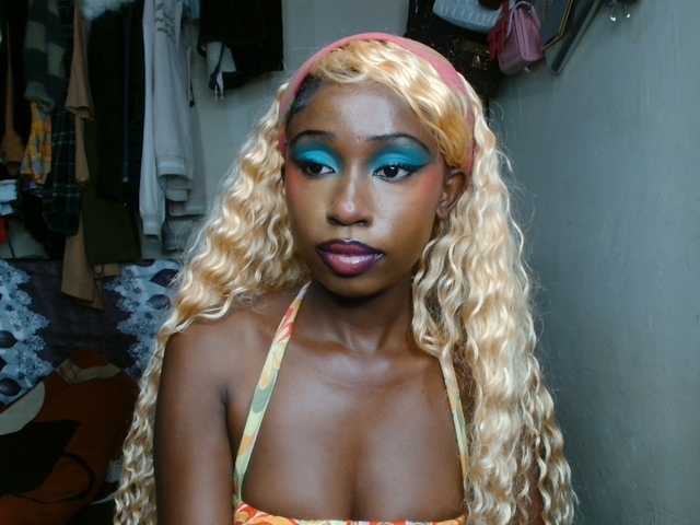 Boughie-birdy live cam on BongaCams