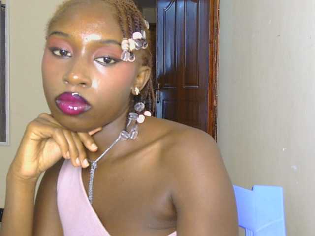 Boughie-birdy live cam on BongaCams